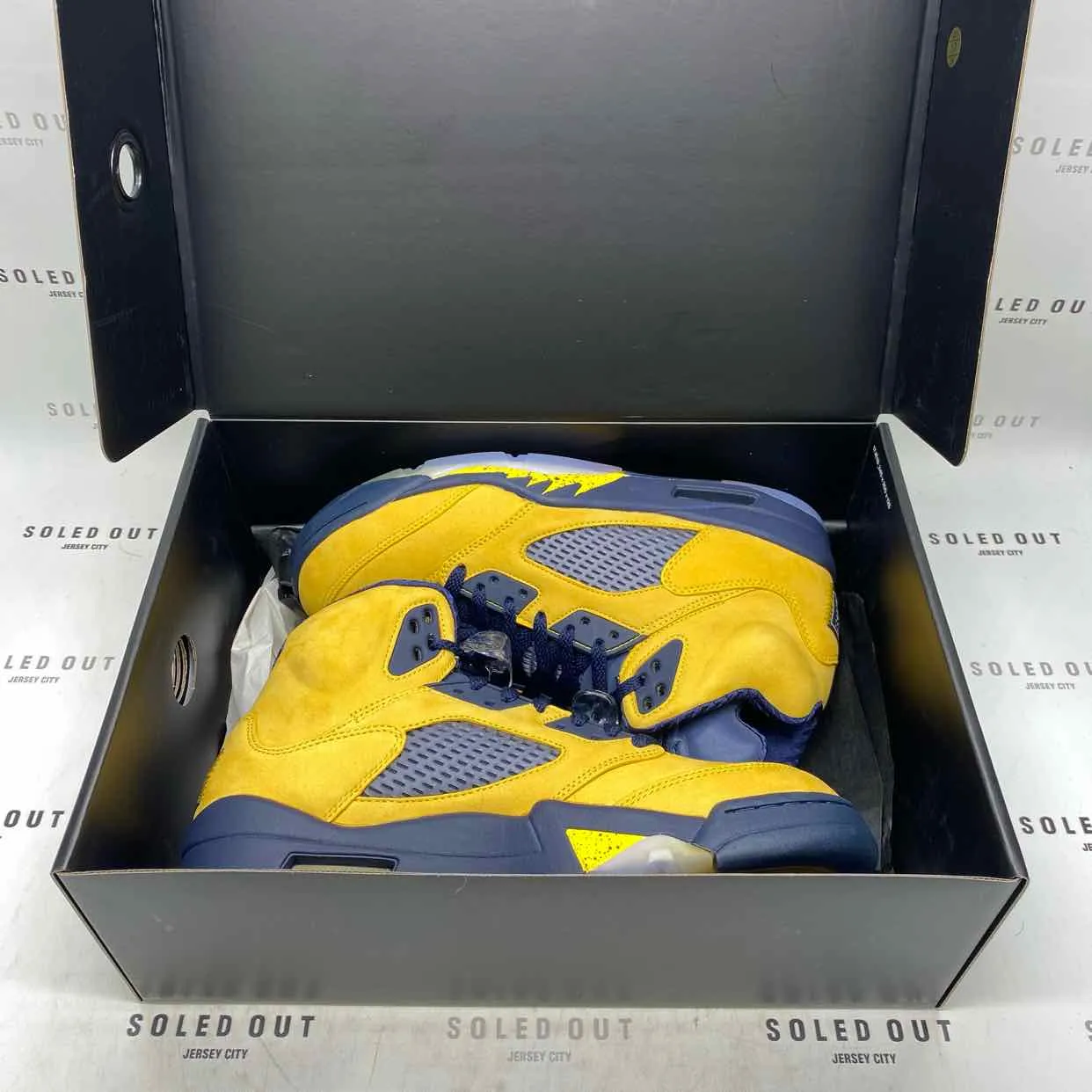 Air Jordan 5 Retro SE Michigan 2019 New Size 9.5