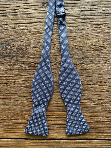 NAVY PENDELTON NEATS FORMAL BOW TIE