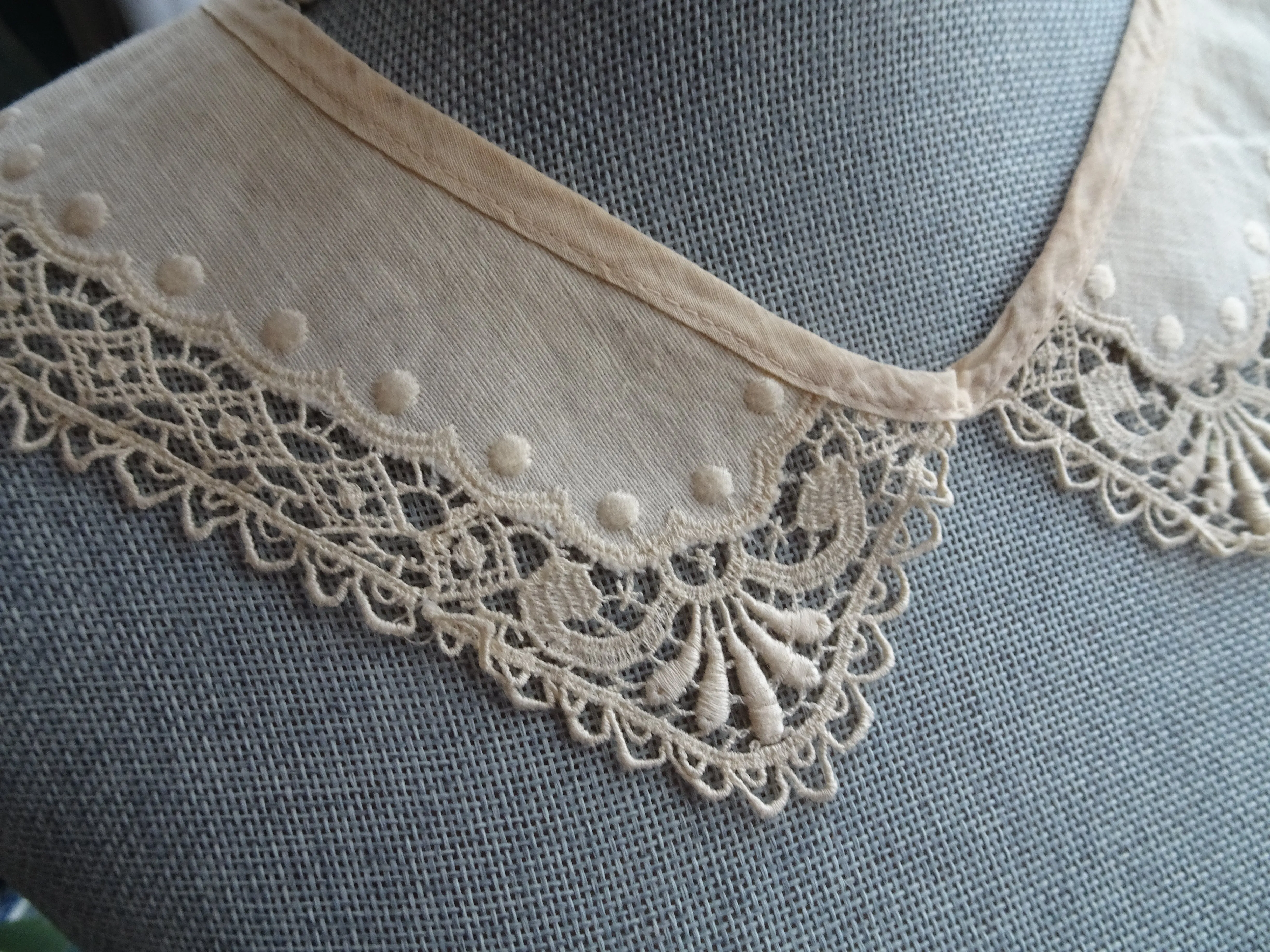 RESERVED LOVELY Antique Collar, Linen and Lace with Embroidery Collar, Beautiful Design,Collectible Vintage Collars