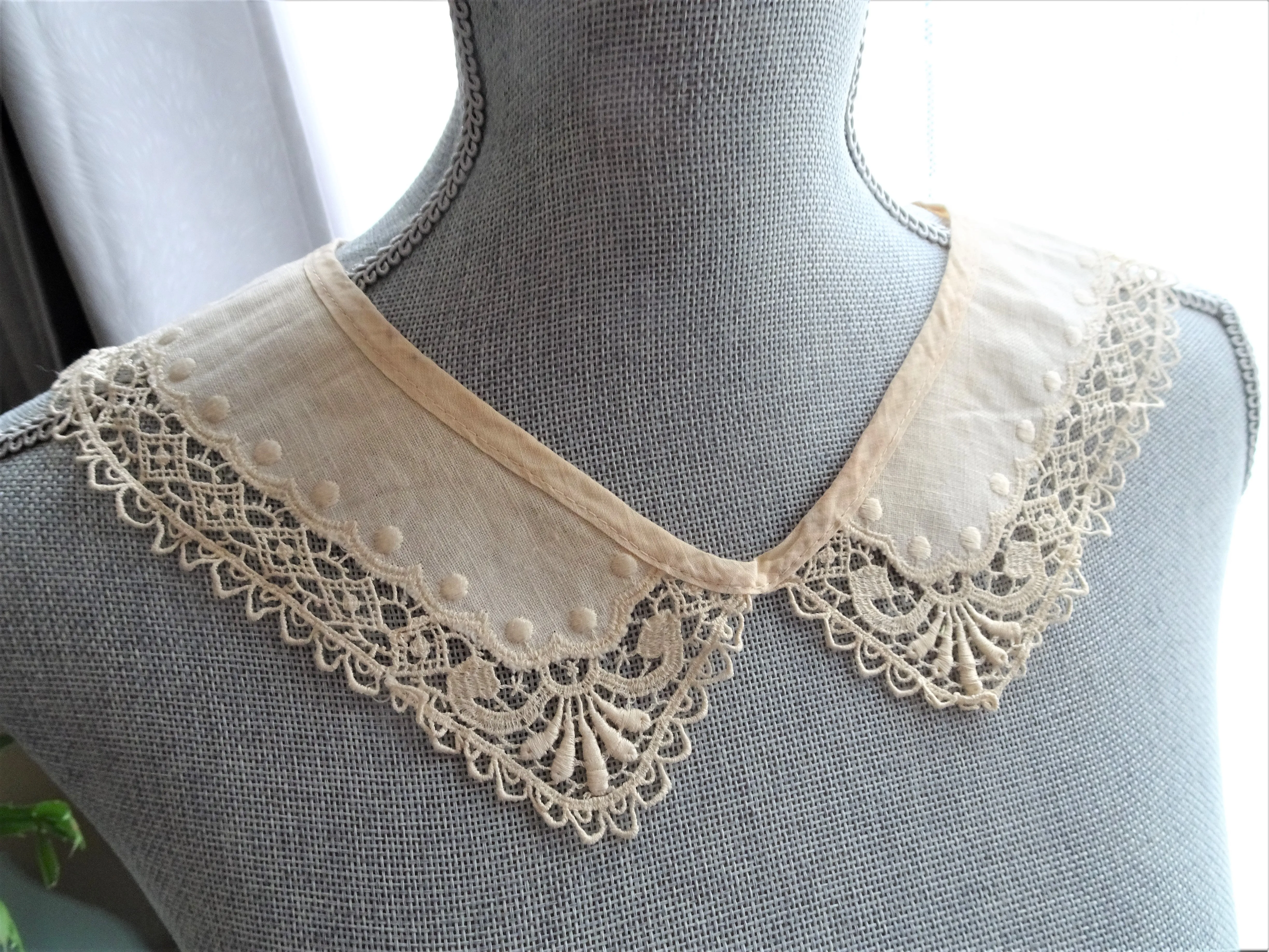 RESERVED LOVELY Antique Collar, Linen and Lace with Embroidery Collar, Beautiful Design,Collectible Vintage Collars