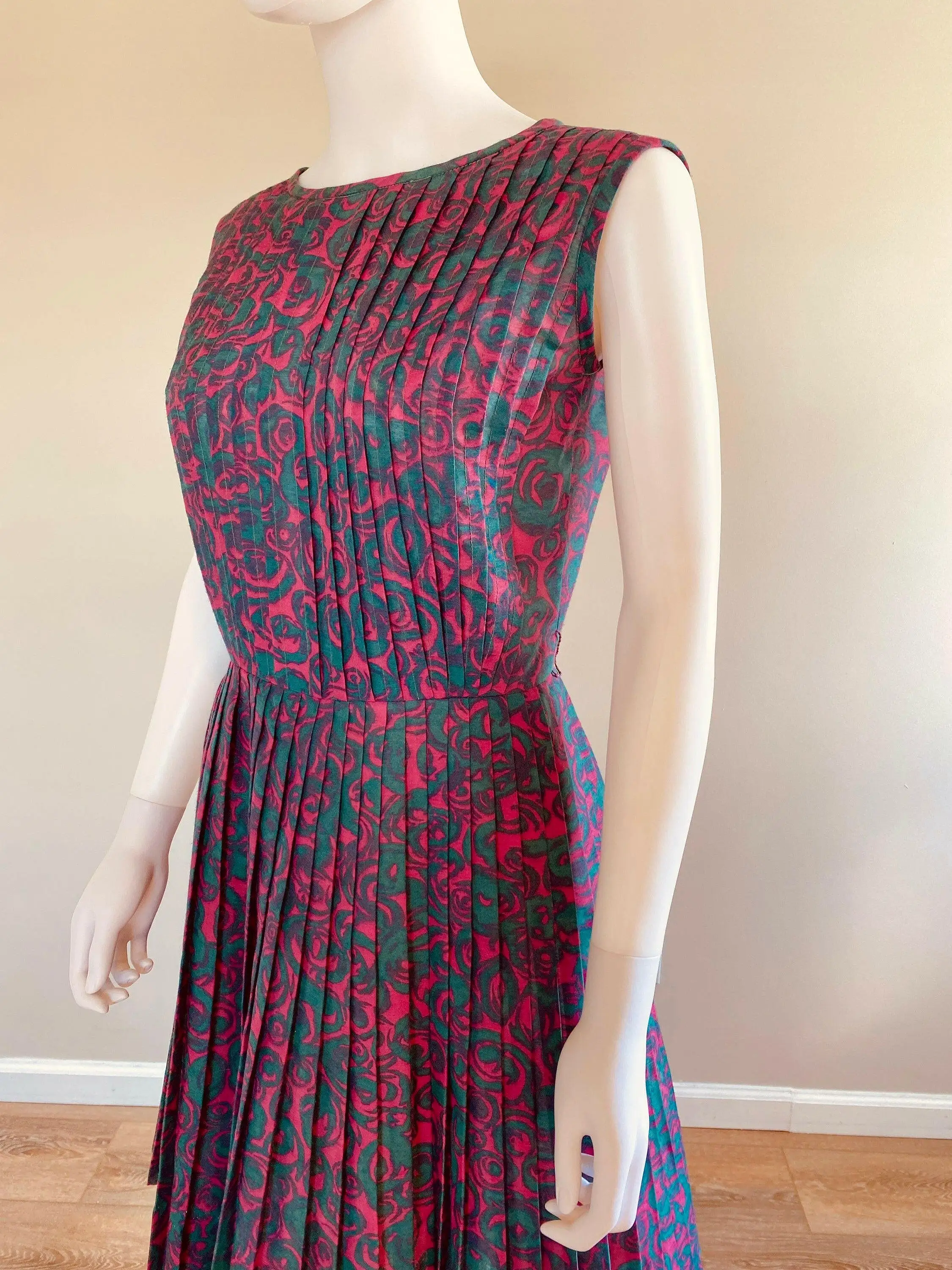 Vintage 1960s Magenta Scroll Print Day Dress /60 retro tuxedo front cotton dress / size S M