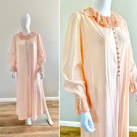 Vintage 1960s Pink Dressing Gown with Ruffled Collar / 60s retro robe / Size M L