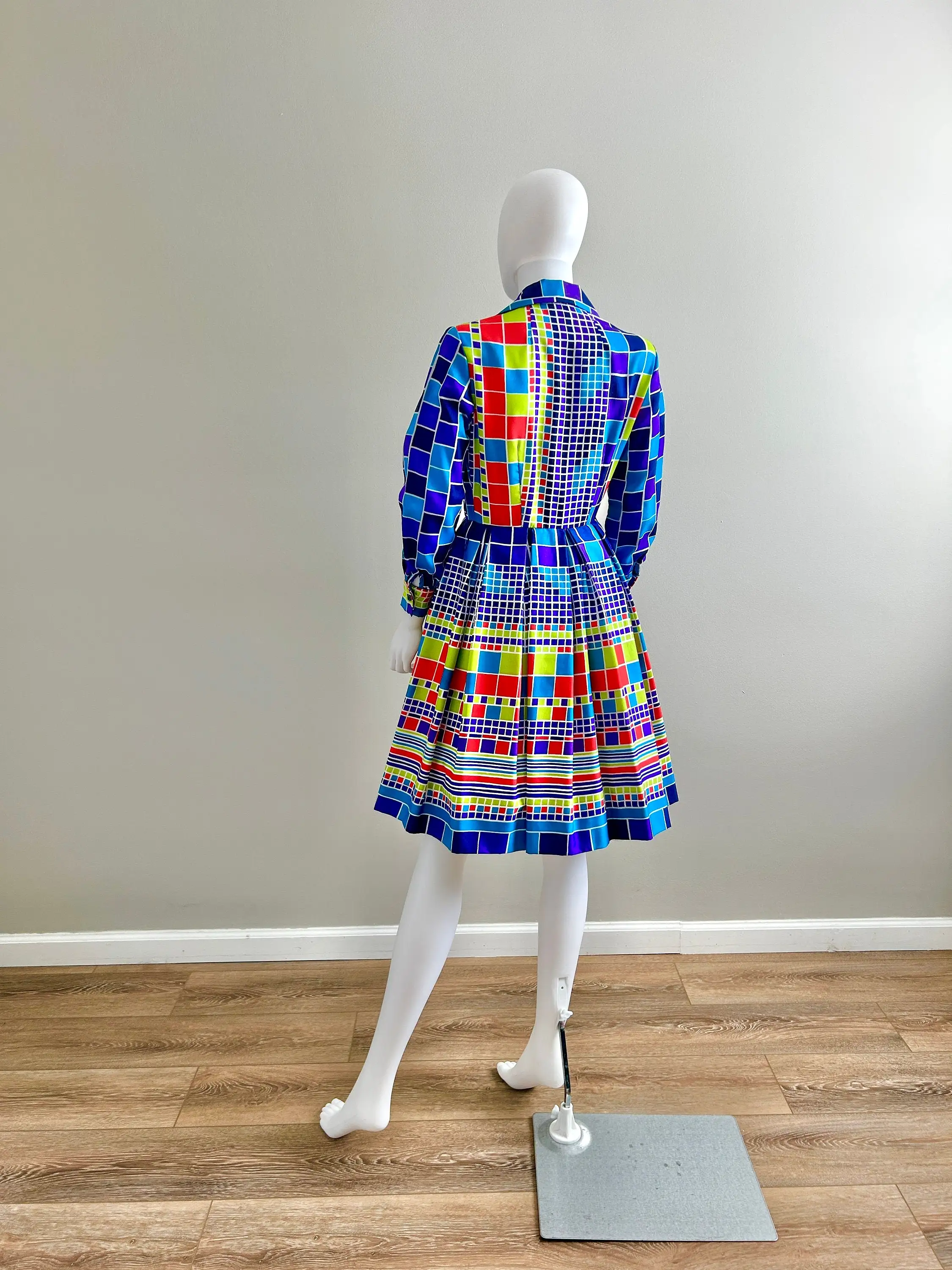 Vintage 1960s Shirtdress / 60s retro blue and purple abstract dress / Size S M