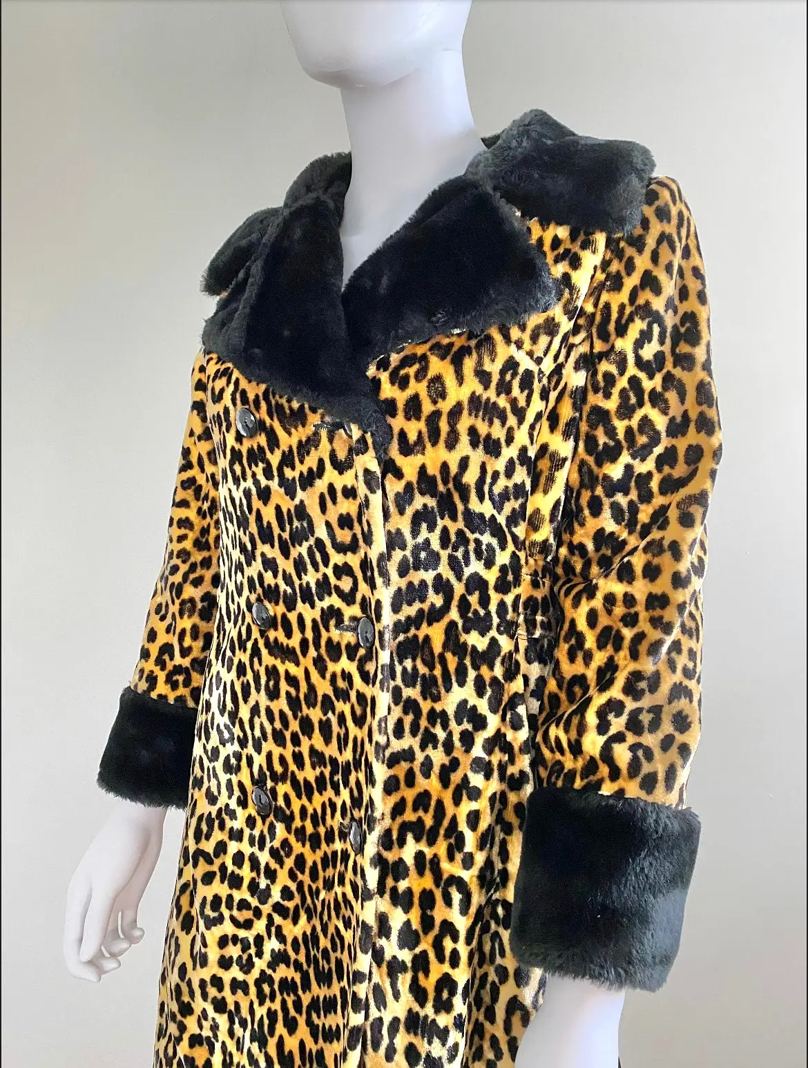 Vintage 1960s Velvet Leopard Print Coat / 60s retro vegan fur coat / size S