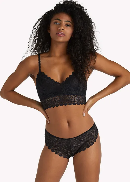 Wolf And Whistle Ariana Black Everyday Lace Bralette ()